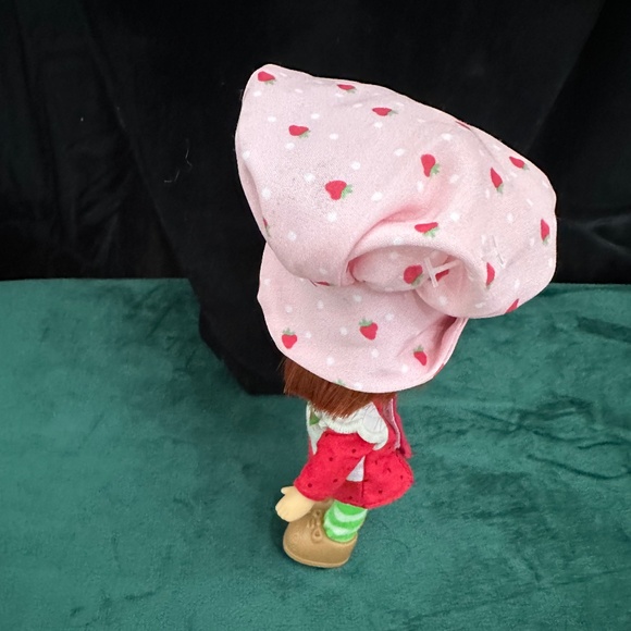 2015 Strawberry Shortcake 35th Anniversary doll. - Picture 5 of 6